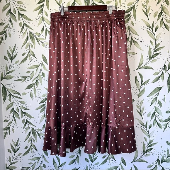 Torrid Asymmetrical Polka Dot Ruffle Skirt. Size 1 (1X). Brown. - Picture 4 of 8